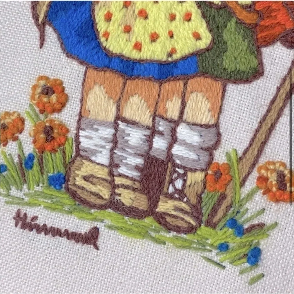Vintage Hummel Crewel Oval Framed Embroidery  Handmade Completed Wall Decor - Picture 5 of 13